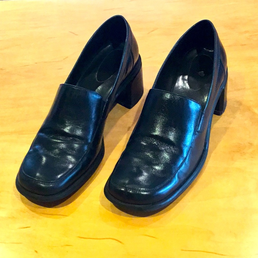 Naturalizer Mae Dark Blue Leather Low Wide Heel
